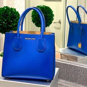 Michael Kors purse! Statement piece ⭐️